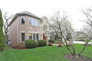 310 Jennifer Ln, Roselle, IL 60172 - Photo 3