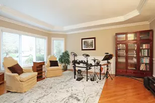 310 Jennifer Ln, Roselle, IL 60172 - Photo 7