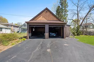 1125 Cedar Ave, Elgin, IL 60120 - Photo 41