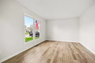 2400 Marigold Ct, Aurora, IL 60506 - Photo 3