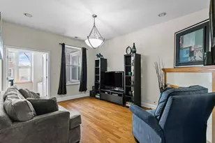 7654 N Greenview Ave, Chicago, IL 60626 - Photo 3