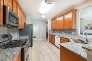 2661 Venetian Ln, Elgin, IL 60124 - Photo 9