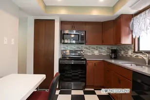 9182 S Rd, Palos Hills, IL 60465 - Photo 5