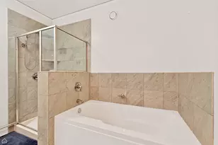 201 N Westshore Dr, Chicago, IL 60601 - Photo 15