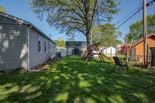 1404 Briarwood Dr, Champaign, IL 61821 - Photo 9