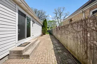 1041 Forest Ave, Deerfield, IL 60015 - Photo 31