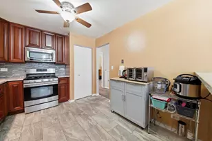 2861 Shelly Ln, Aurora, IL 60504 - Photo 9