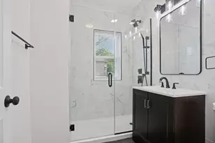 7000 S Eberhart Ave, Chicago, IL 60637 - Photo 11