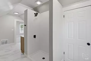 395 E 1st Ave, Clifton, IL 60927 - Photo 21