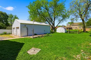 395 E 1st Ave, Clifton, IL 60927 - Photo 5