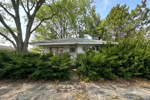 515 S Market St, Hoopeston, IL 60942 - Photo 1