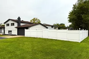 15333 Dante Ave, Dolton, IL 60419 - Photo 3