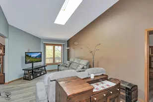 8827 Clearview Dr, Orland Park, IL 60462 - Photo 9