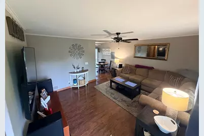 827 Sunbury Road, South Elgin, IL 60177 - Photo 3
