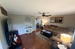 827 Sunbury Rd, South Elgin, IL 60177 - Photo 3