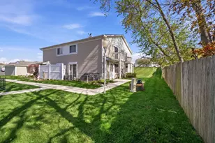 1495 Cornell Ct, Hoffman Estates, IL 60169 - Photo 3