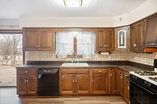 67 Crestview Dr, Geneseo, IL 61254 - Photo 9