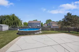 8 Elizabeth Ct, Lake in the Hills, IL 60156 - Photo 23
