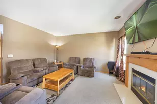 8 Elizabeth Ct, Lake in the Hills, IL 60156 - Photo 5