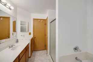 8 Elizabeth Ct, Lake in the Hills, IL 60156 - Photo 13