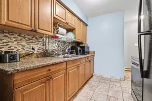 1S217 Stratford Ln, Villa Park, IL 60181 - Photo 5