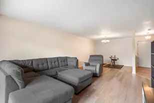 5019 Mulford St, Skokie, IL 60077 - Photo 5