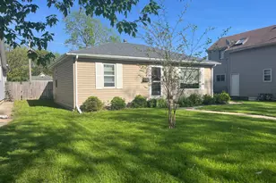 348 N Cleveland Ave, Bradley, IL 60915 - Photo 3