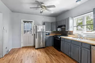 212 S 4th St, Aurora, IL 60505 - Photo 17