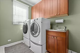 1924 Wyndham Cir, Glenview, IL 60025 - Photo 21