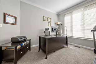 1924 Wyndham Cir, Glenview, IL 60025 - Photo 13
