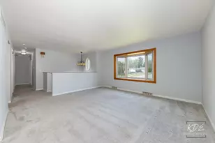 5385 Westview Ln, Lisle, IL 60532 - Photo 3