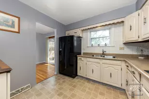 5385 Westview Ln, Lisle, IL 60532 - Photo 7