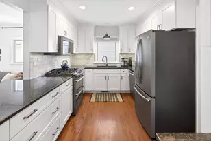 607 E Evergreen St, Wheaton, IL 60187 - Photo 9