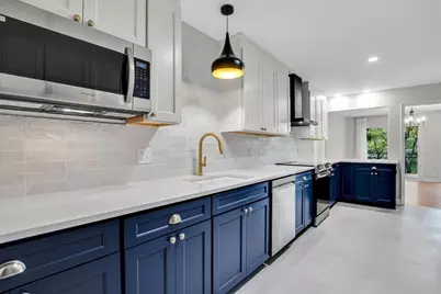 7 The Court Of Island Point, Northbrook, IL 60062 - Photo 5