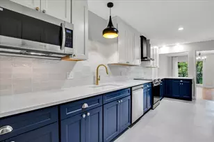 7 The Court of Island Point, Northbrook, IL 60062 - Photo 5