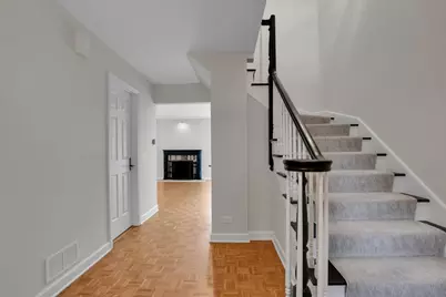 7 The Court Of Island Point, Northbrook, IL 60062 - Photo 9