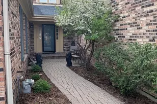7 The Court of Island Point, Northbrook, IL 60062 - Photo 3