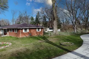 2775 E Riverview Dr, Kankakee, IL 60901 - Photo 5