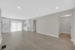 211 Independence Ave, Joliet, IL 60433 - Photo 5
