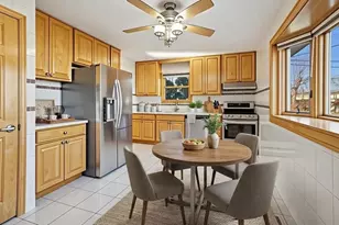 1820 W Thornwood Ln, Mount Prospect, IL 60056 - Photo 9