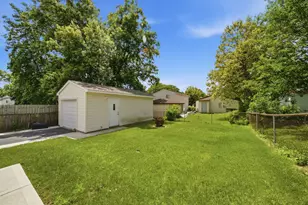 225 Mill Stream Dr, Bolingbrook, IL 60440 - Photo 3