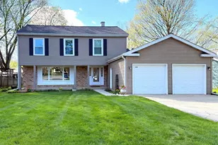 648 Darlington Ln, Crystal Lake, IL 60014 - Photo 1