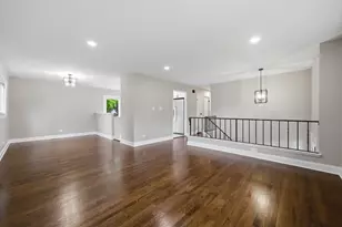 2S206 Mayfield Ln, Glen Ellyn, IL 60137 - Photo 5