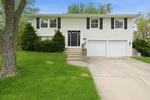 2S206 Mayfield Ln, Glen Ellyn, IL 60137 - Photo 1