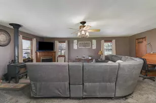 2463 Red Tail Hawk Rd, Clifton, IL 61727 - Photo 9