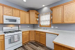8810 W 84th Pl, Justice, IL 60458 - Photo 7