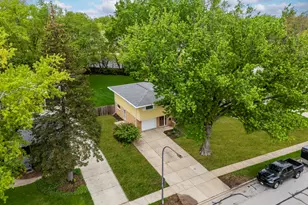 9 Sycamore Dr, Naperville, IL 60540 - Photo 33