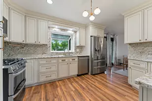 9 Sycamore Dr, Naperville, IL 60540 - Photo 7