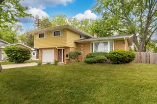 9 Sycamore Dr, Naperville, IL 60540 - Photo 1