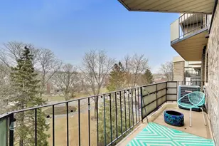 1275 E Baldwin Ln, Palatine, IL 60074 - Photo 9